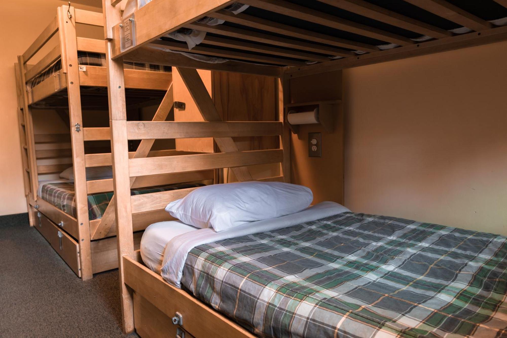 Hi Banff Alpine Centre - Hostel Eksteriør bilde